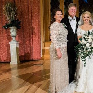 Mother of the bride dress size 16 cream lace